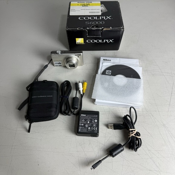 Nikon COOLPIX S6000 14.2MP 7x Zoom Digital Camera Bundle w/ Charger & Battery - Picture 2 of 16